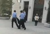 吃瓜把警察惊动了,一场意外的“瓜界风波”