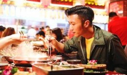 成都街头采访吃瓜,一网打尽麻辣吃瓜故事