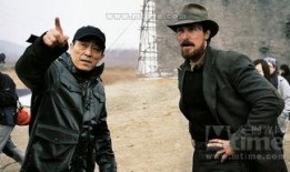 张艺谋片场吃瓜视频,吃瓜视频揭秘拍摄现场欢乐瞬间