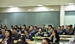 员工大会吃瓜,员工大会上的“瓜田”奇遇记