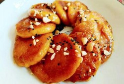 小孩吃瓜被抢吃皮