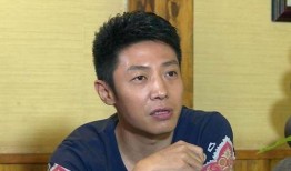 黄俊杰搞笑吃瓜照片,笑料横生引网友热议