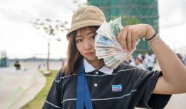 滑板女孩吃瓜,一场别开生面的街头盛宴