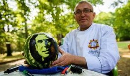 吃瓜的人美术,吃瓜群众视角下的美术世界