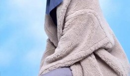 肖战吃瓜吃到自己身上