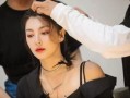 特别吃瓜的女人