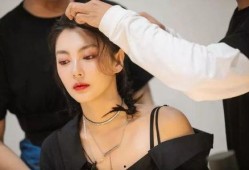 特别吃瓜的女人