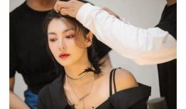 特别吃瓜的女人