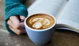 吃瓜群众比心咖啡,咖啡香浓唤醒味蕾新体验