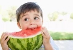 吃瓜以后嘴肿了,警惕夏日饮食陷阱