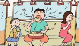 地铁打卡情侣吃瓜