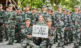 华广军训吃瓜,一场别开生面的“吃瓜”盛宴