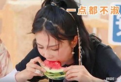 白鹿吃瓜图片,趣味横生，揭秘动物界的“美食家”