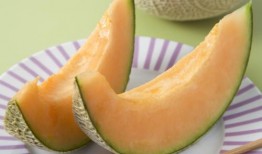 吃哈密瓜漱口,清新口气，健康生活新选择