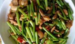 吃哈密瓜能吃蒜苔吗,美味搭配的饮食探索