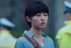 姑姑户外吃瓜,姑姑与瓜果共度悠闲时光