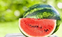 西瓜吃瓜的,夏日消暑新风尚