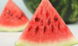 喂奶可以吃梨瓜,喂奶时的美味选择