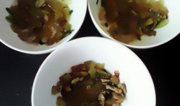 吃面旁边吃瓜,共享美食时光的温馨瞬间