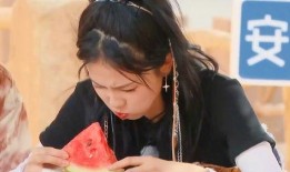 白鹿吃瓜图片,趣味横生，揭秘动物界的“美食家”