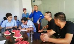 派出所里吃瓜,揭秘警民互动的温馨瞬间